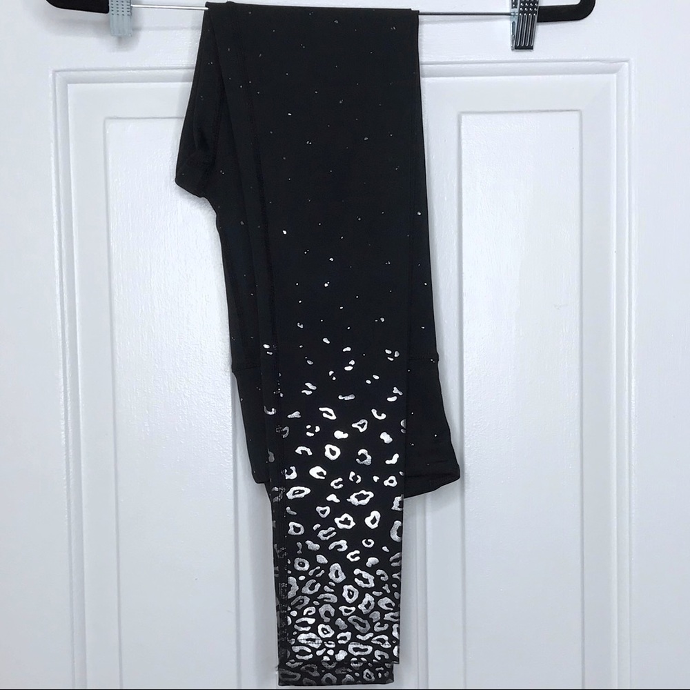 PEACH black reflective cheetah running tights small